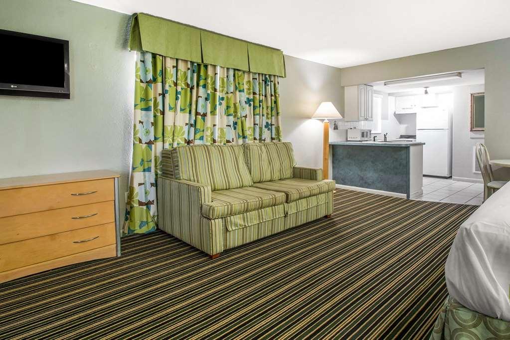 Rodeway Inn & Suites Winter Haven Chain Of Lakes 部屋 写真