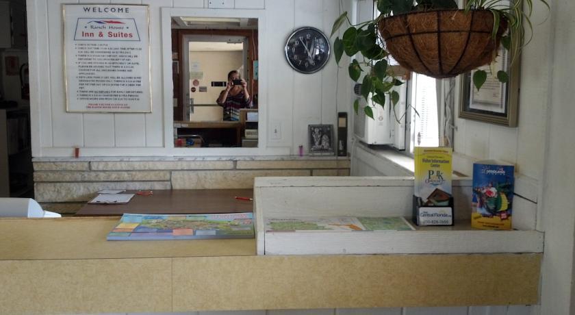 Rodeway Inn & Suites Winter Haven Chain Of Lakes エクステリア 写真