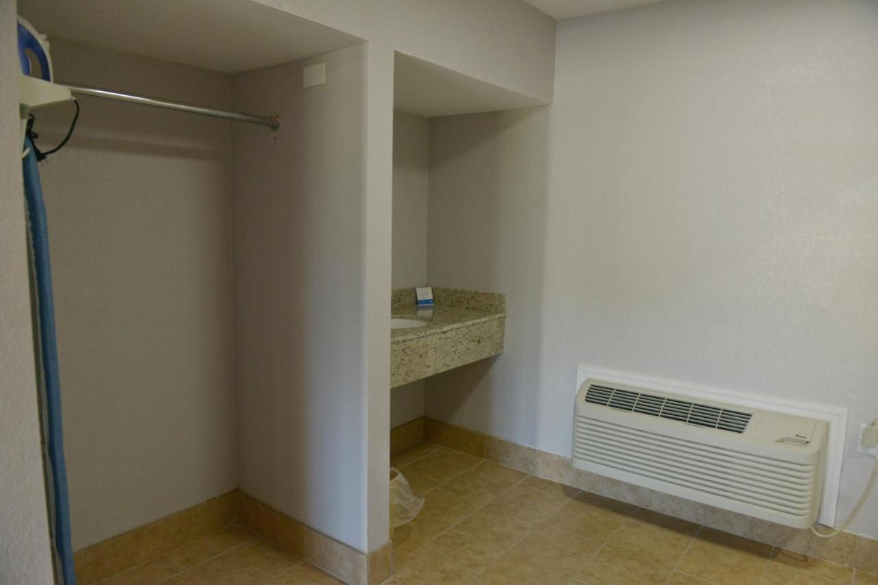 Rodeway Inn & Suites Winter Haven Chain Of Lakes エクステリア 写真
