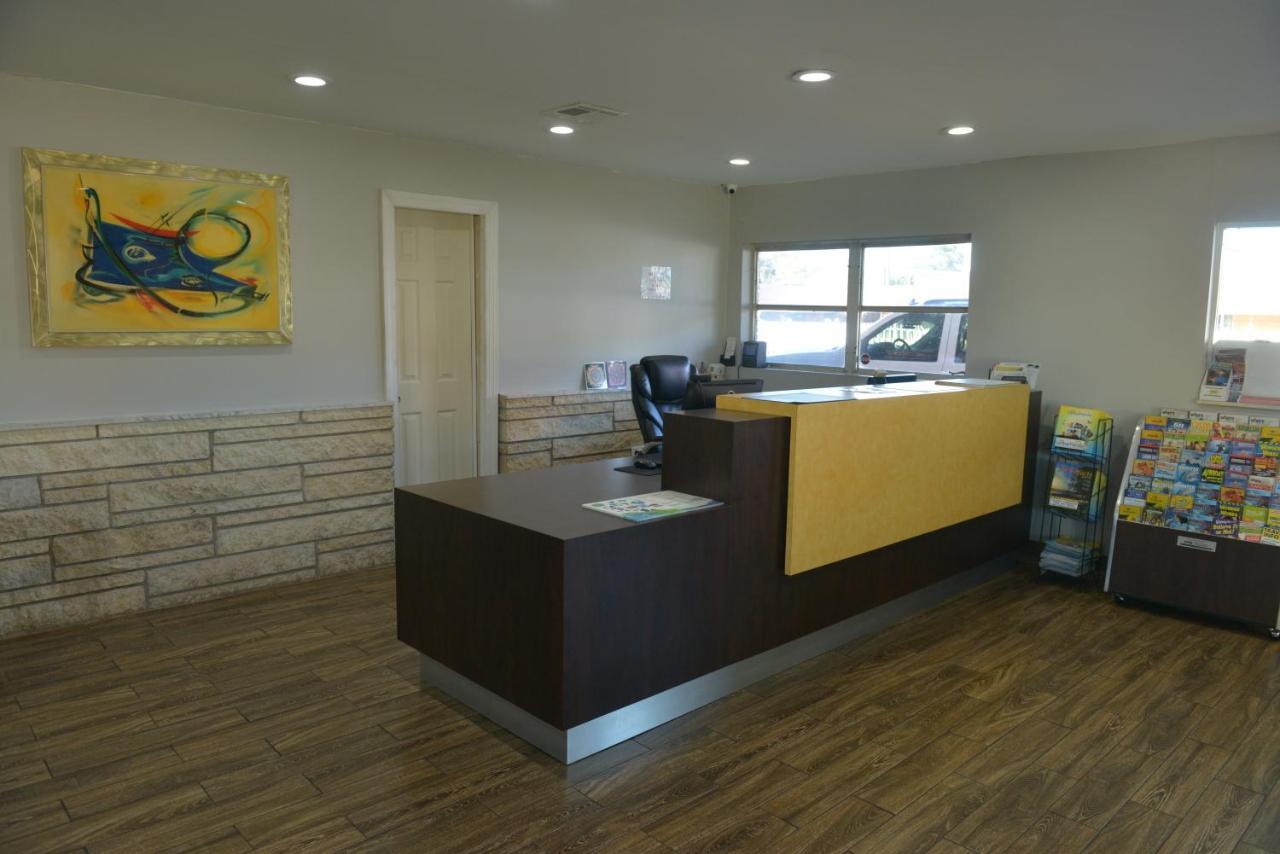 Rodeway Inn & Suites Winter Haven Chain Of Lakes エクステリア 写真