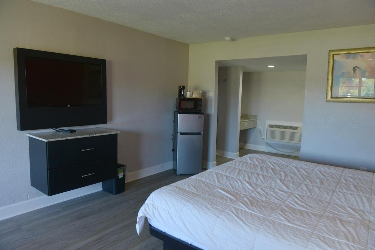 Rodeway Inn & Suites Winter Haven Chain Of Lakes エクステリア 写真