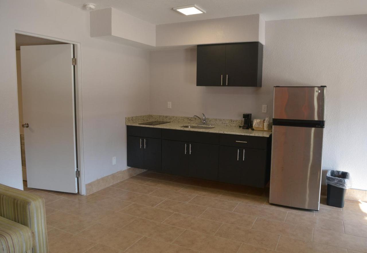 Rodeway Inn & Suites Winter Haven Chain Of Lakes エクステリア 写真