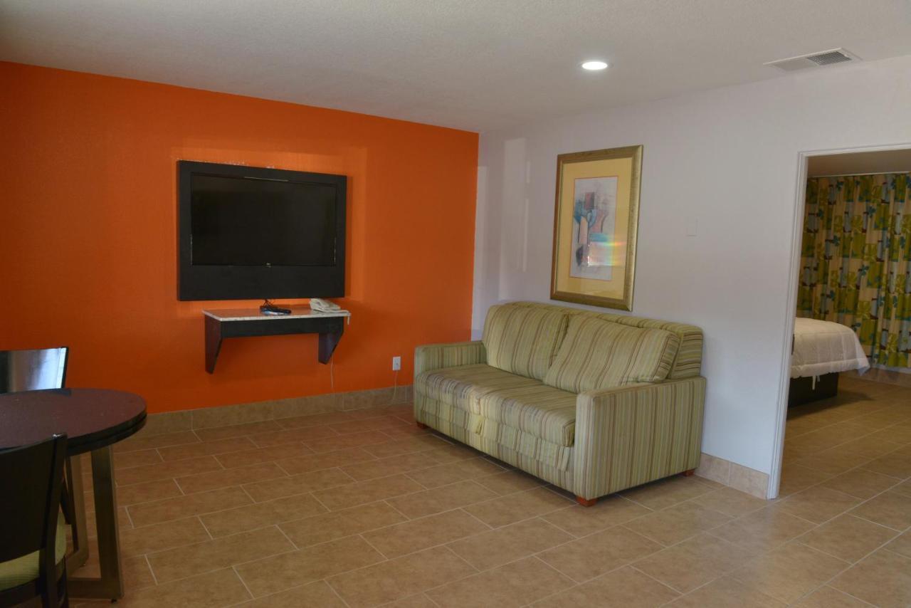 Rodeway Inn & Suites Winter Haven Chain Of Lakes エクステリア 写真