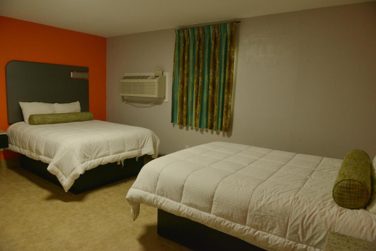 Rodeway Inn & Suites Winter Haven Chain Of Lakes エクステリア 写真
