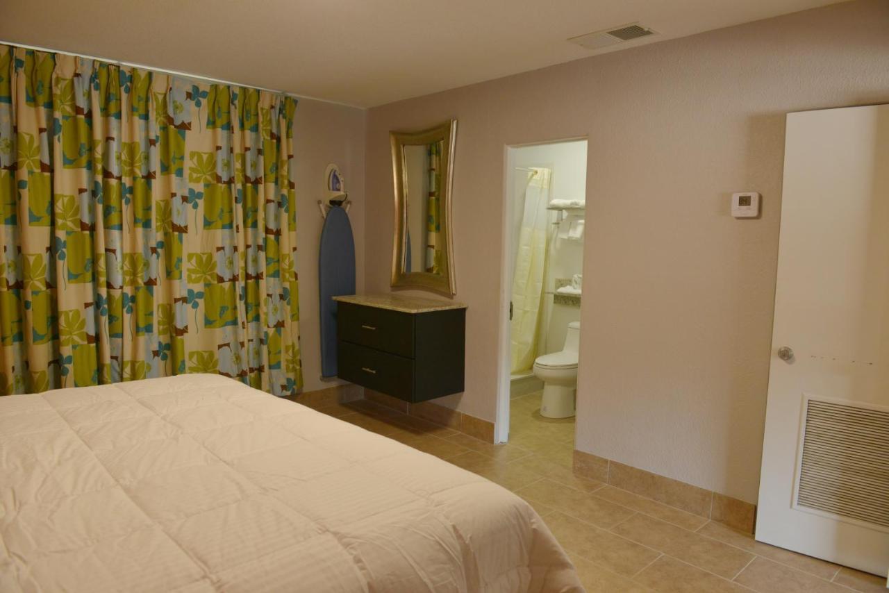 Rodeway Inn & Suites Winter Haven Chain Of Lakes エクステリア 写真